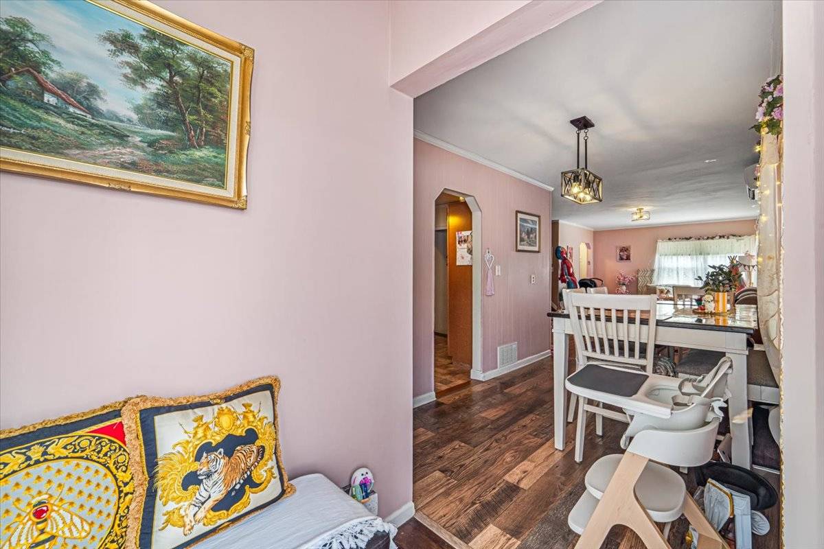 152-15 11th Ave