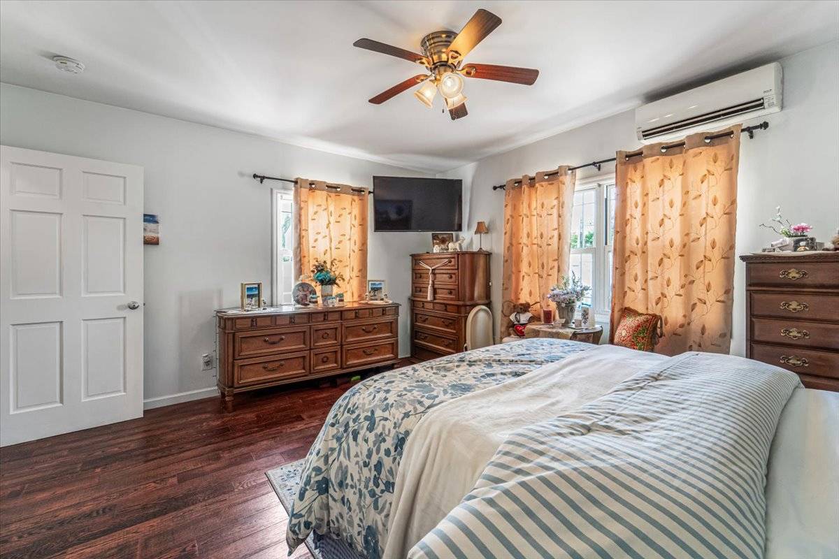 152-15 11th Ave
