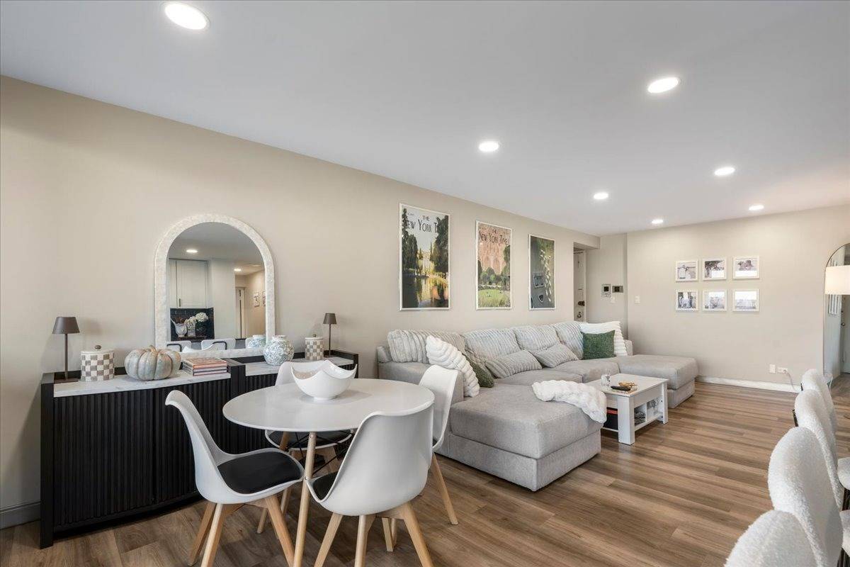 2 Bay Club Dr, #4Y