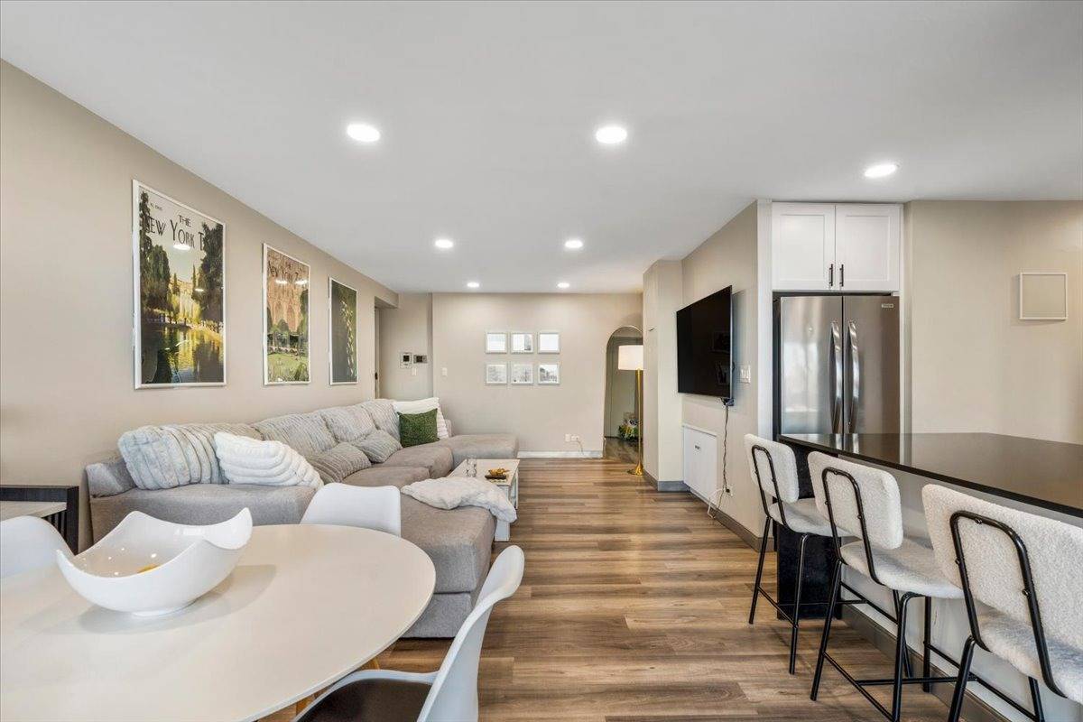 2 Bay Club Dr, #4Y