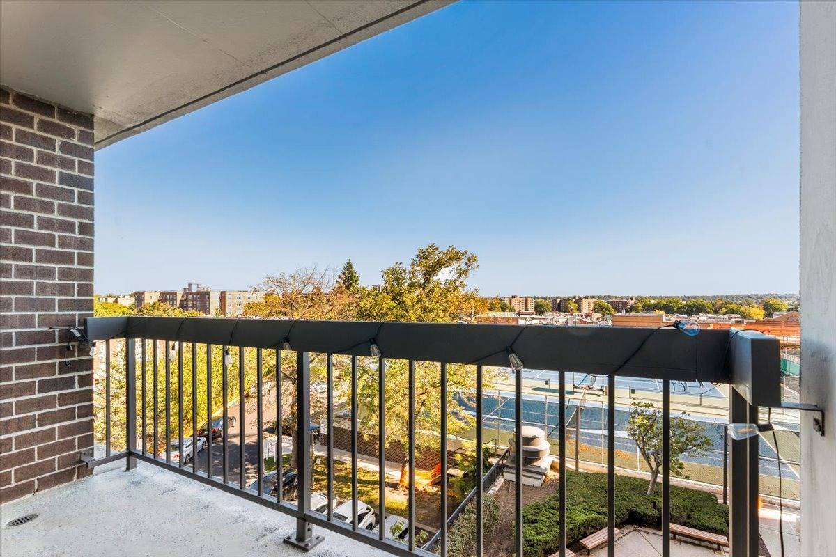 2 Bay Club Dr, #4Y