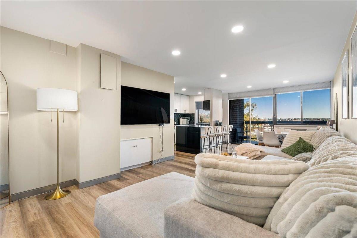 2 Bay Club Dr, #4Y