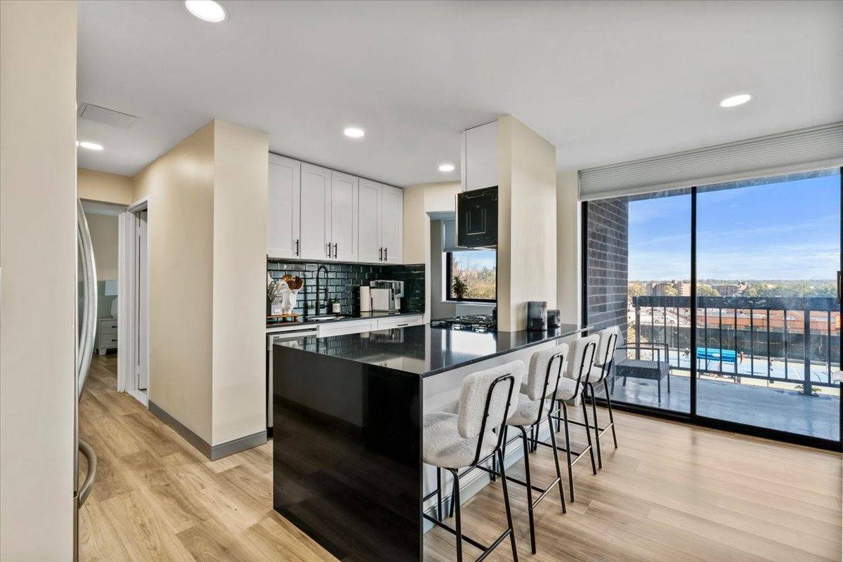 2 Bay Club Dr, #4Y