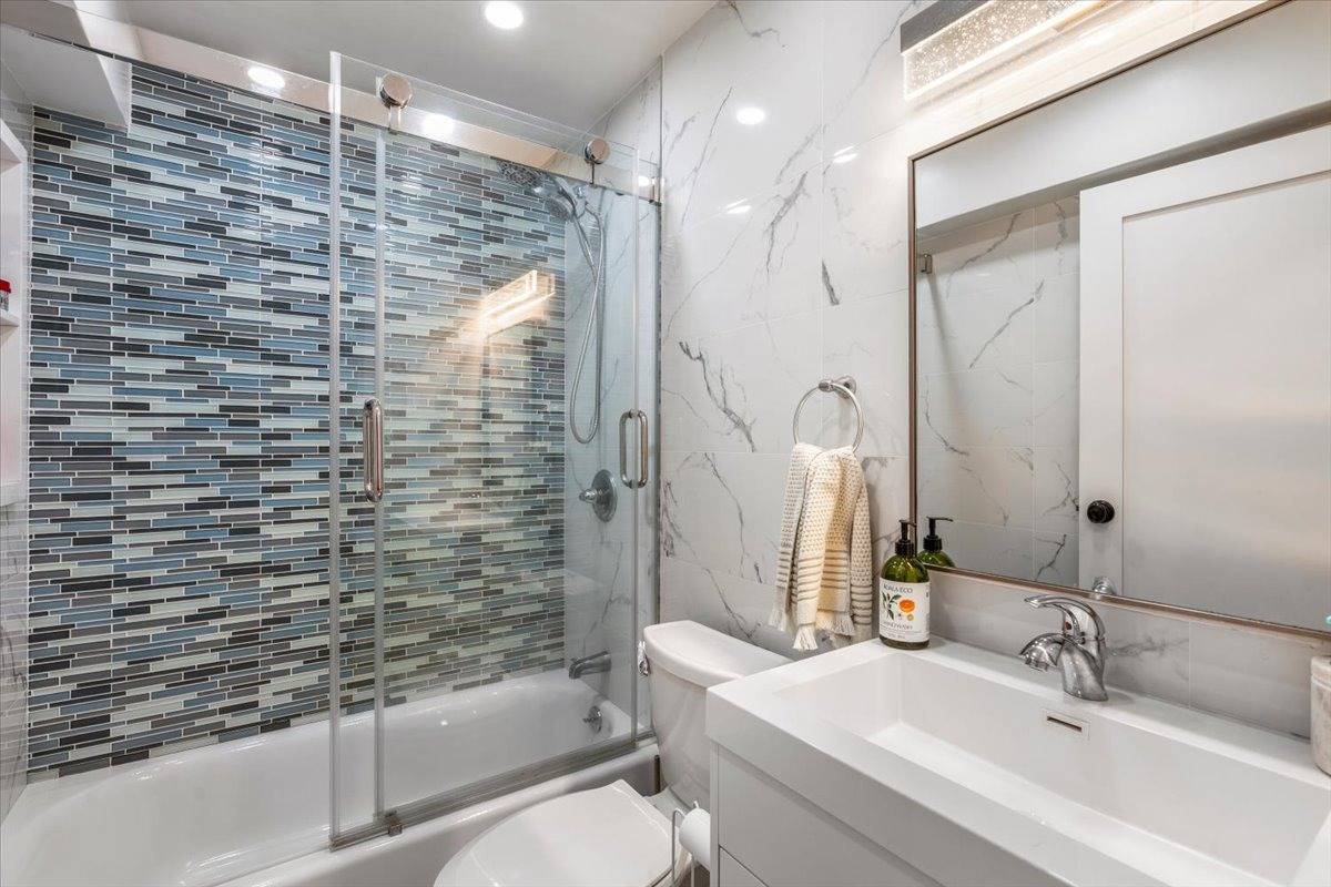 2 Bay Club Dr, #4Y
