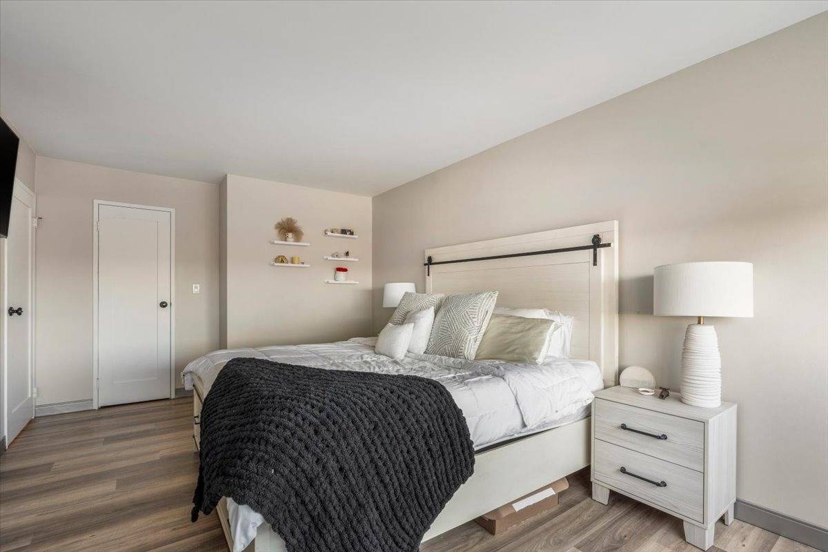 2 Bay Club Dr, #4Y