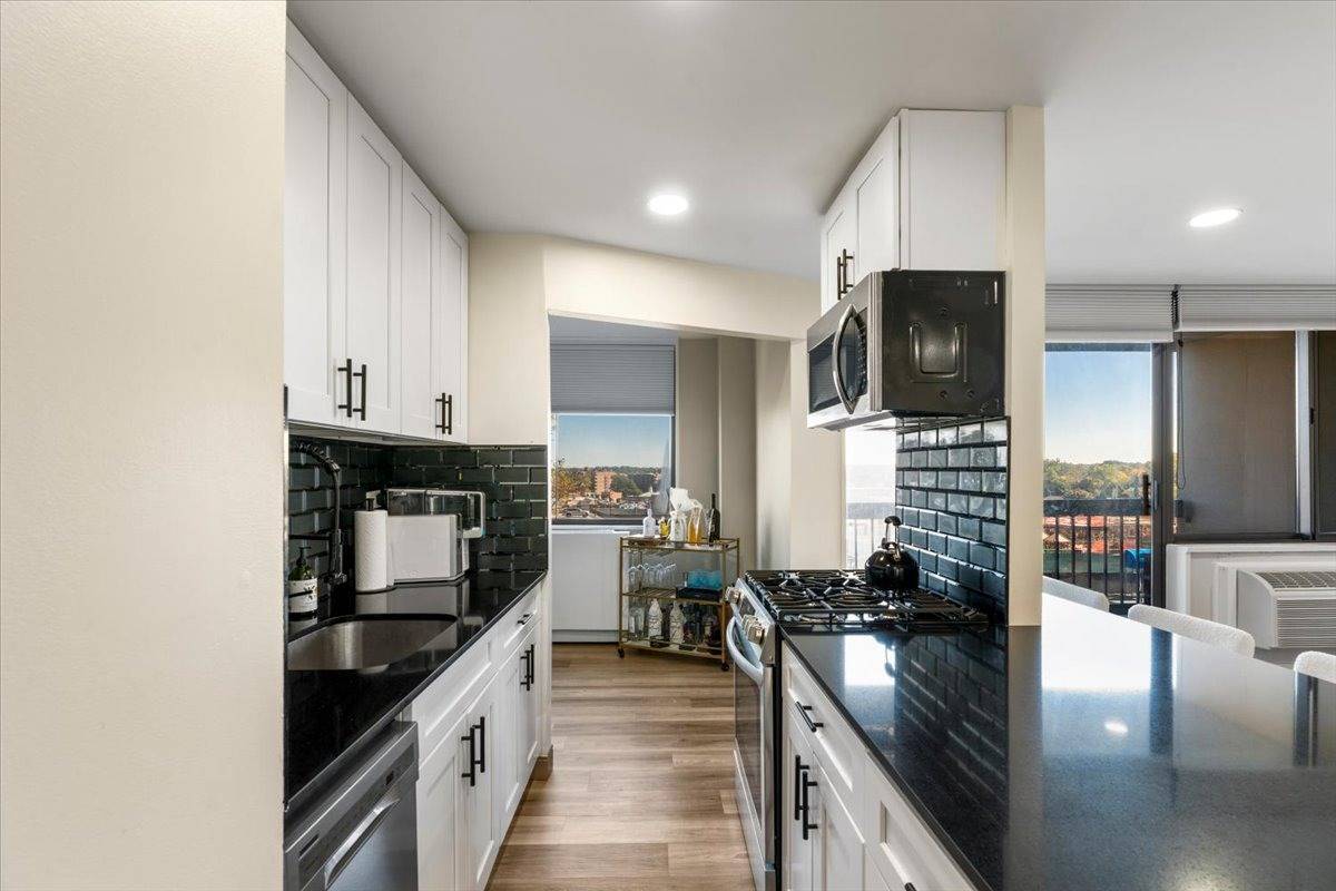 2 Bay Club Dr, #4Y