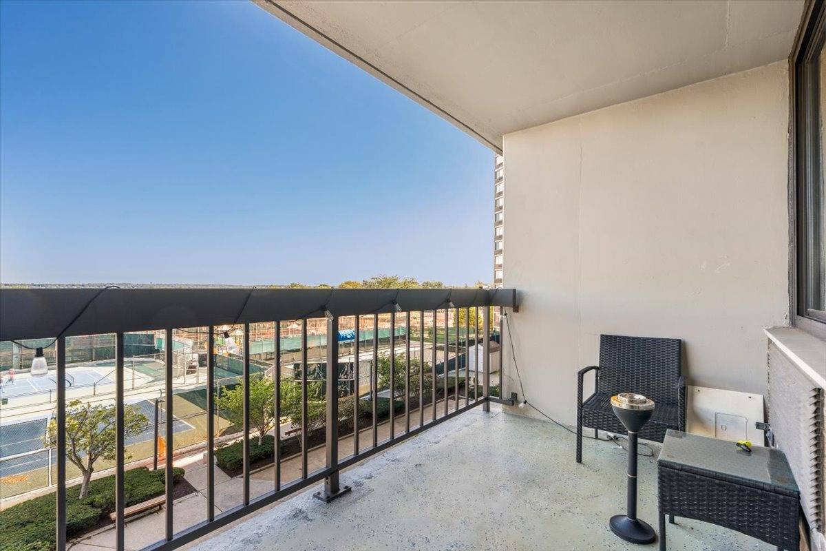 2 Bay Club Dr, #4Y