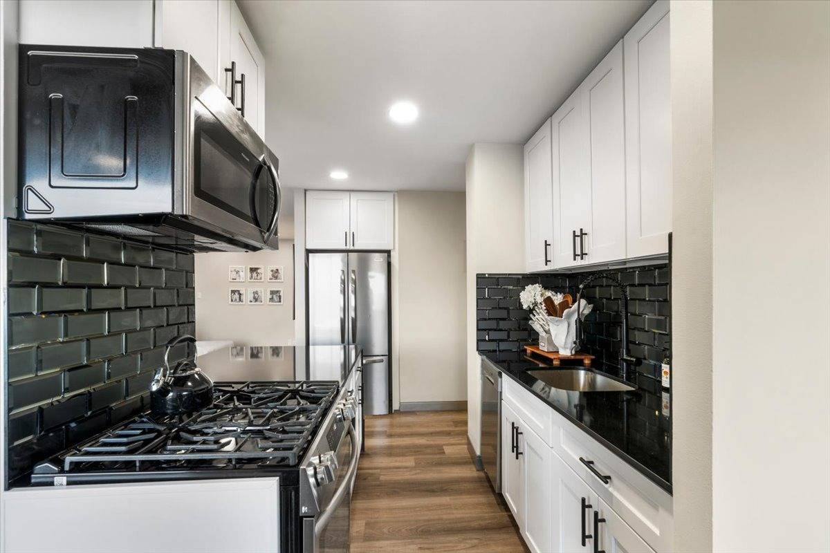 2 Bay Club Dr, #4Y