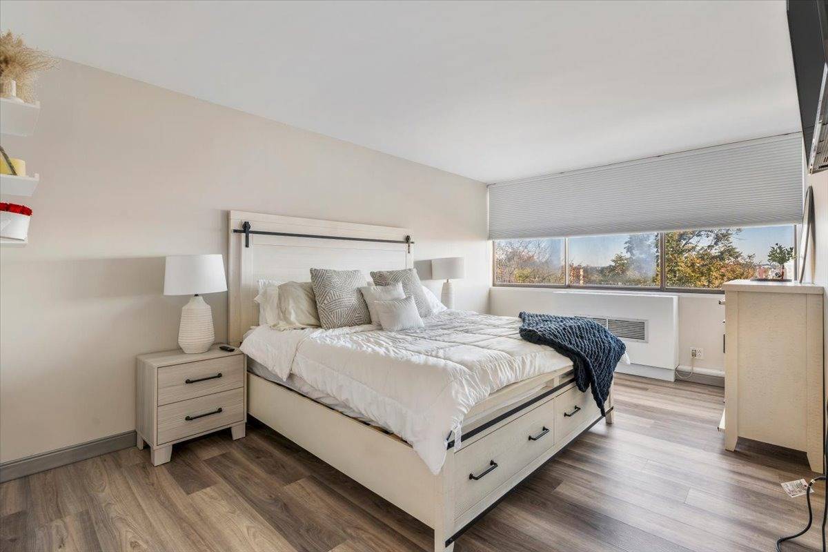 2 Bay Club Dr, #4Y