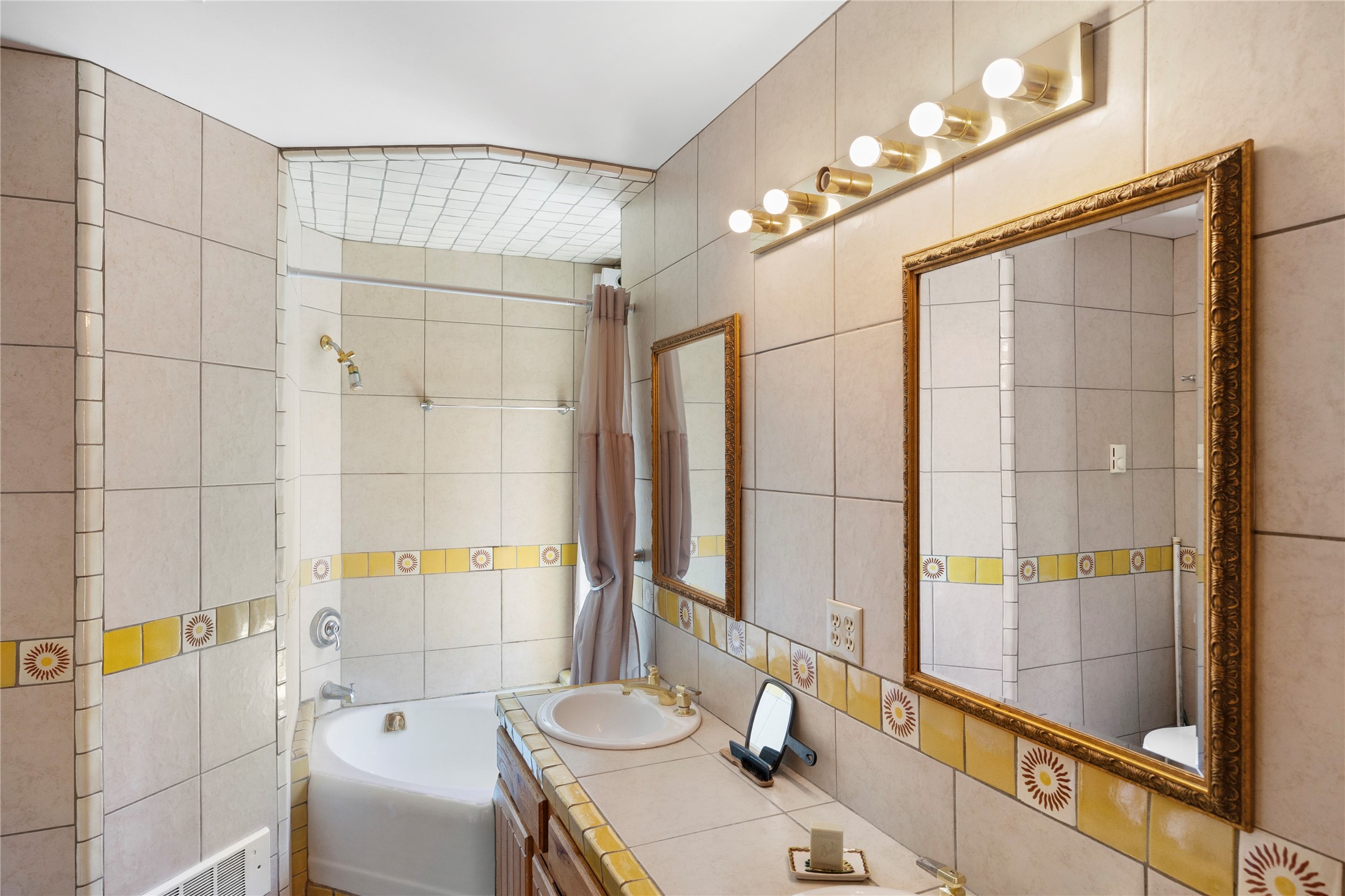 1 Azul Place