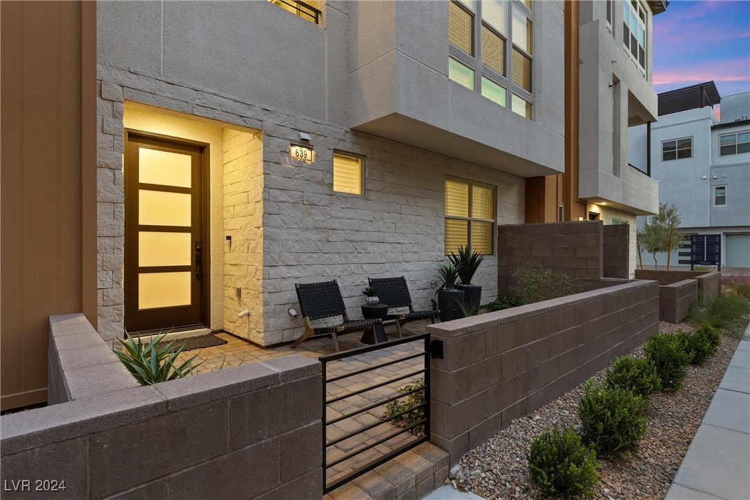 639 Sentinel Spire Street