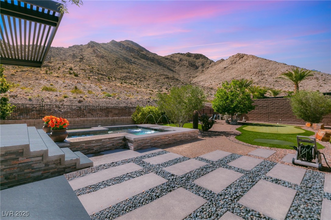 2927 The Peaks Lane