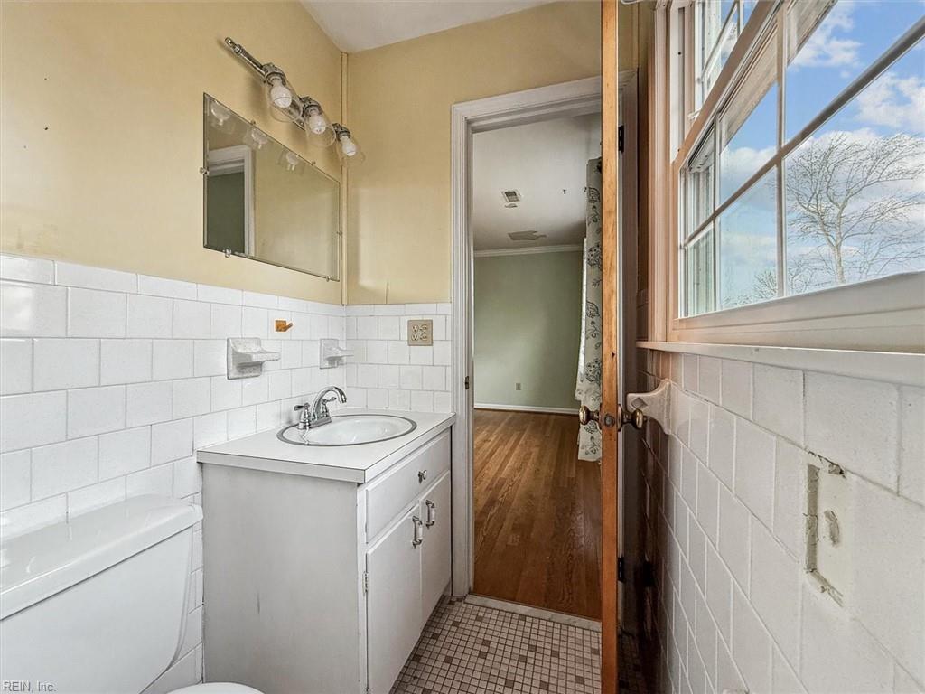 4015 Catesby Jones DR