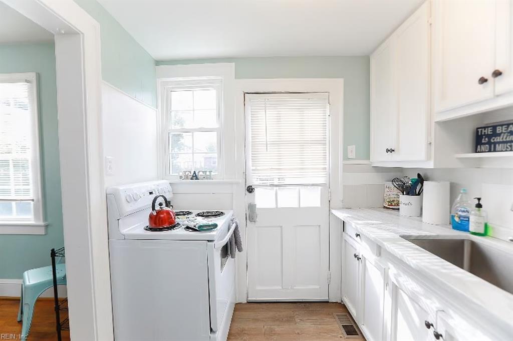 1711 E Ocean View AVE