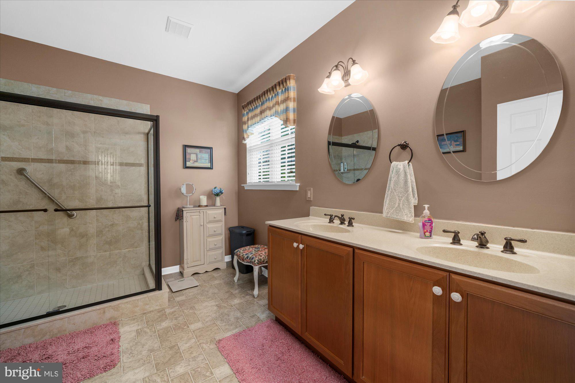 1229 CREEKSIDE LANE