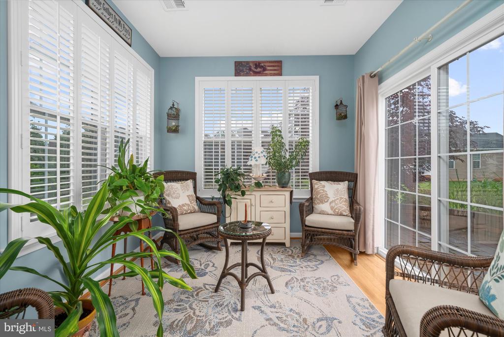 1229 CREEKSIDE LANE