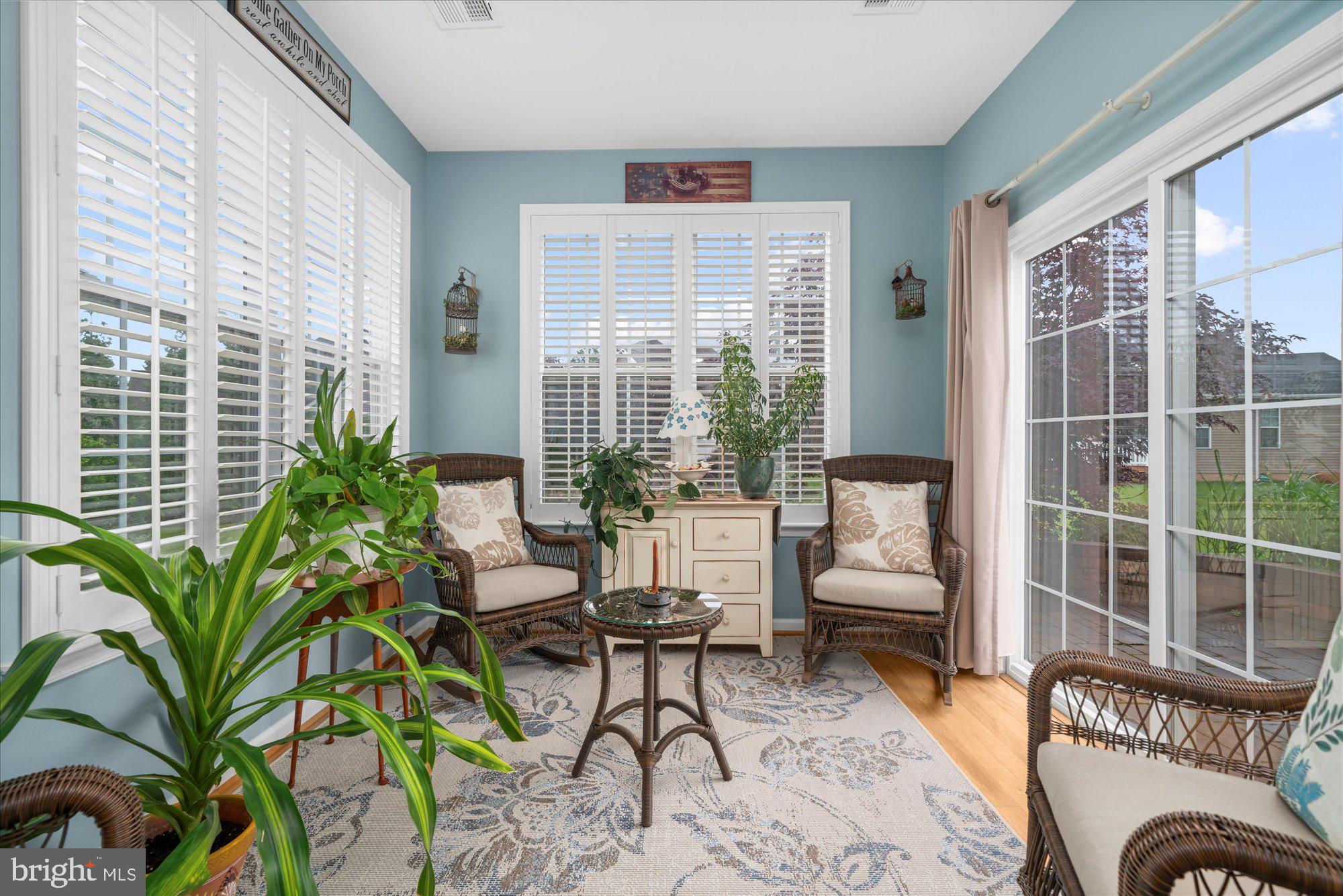 1229 CREEKSIDE LANE