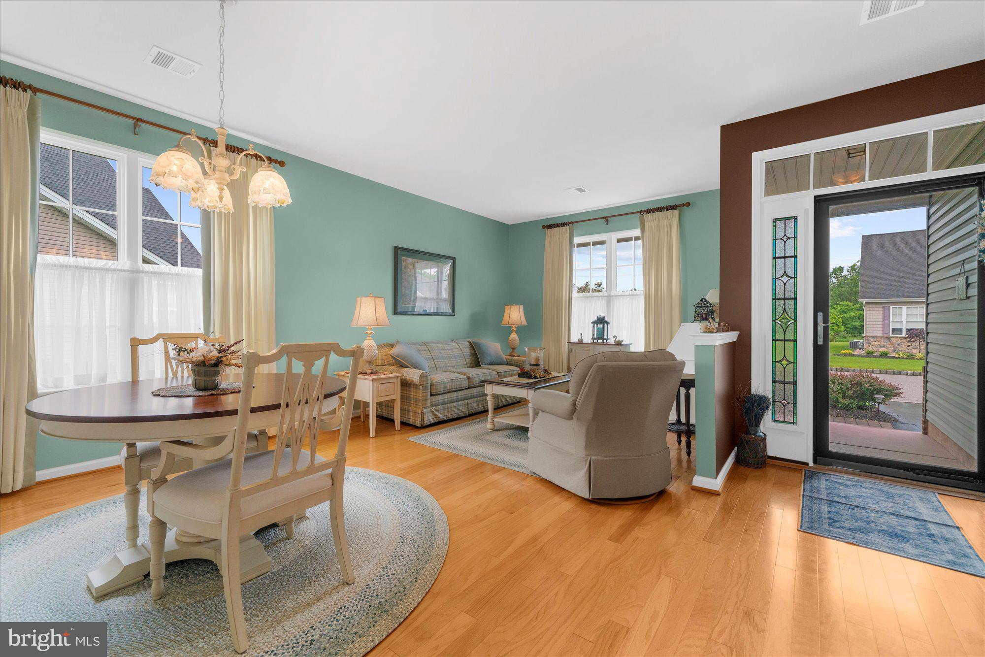 1229 CREEKSIDE LANE