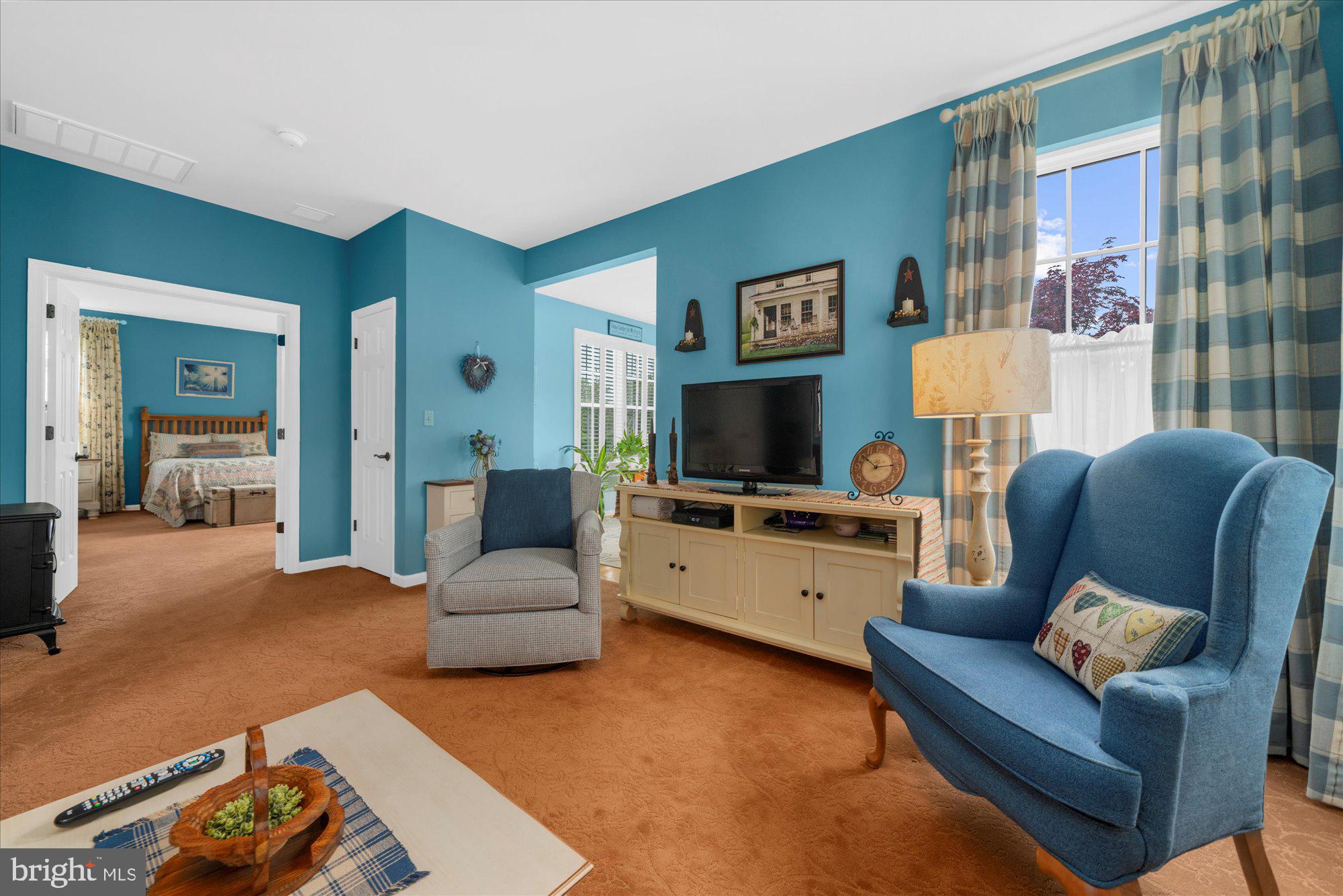 1229 CREEKSIDE LANE