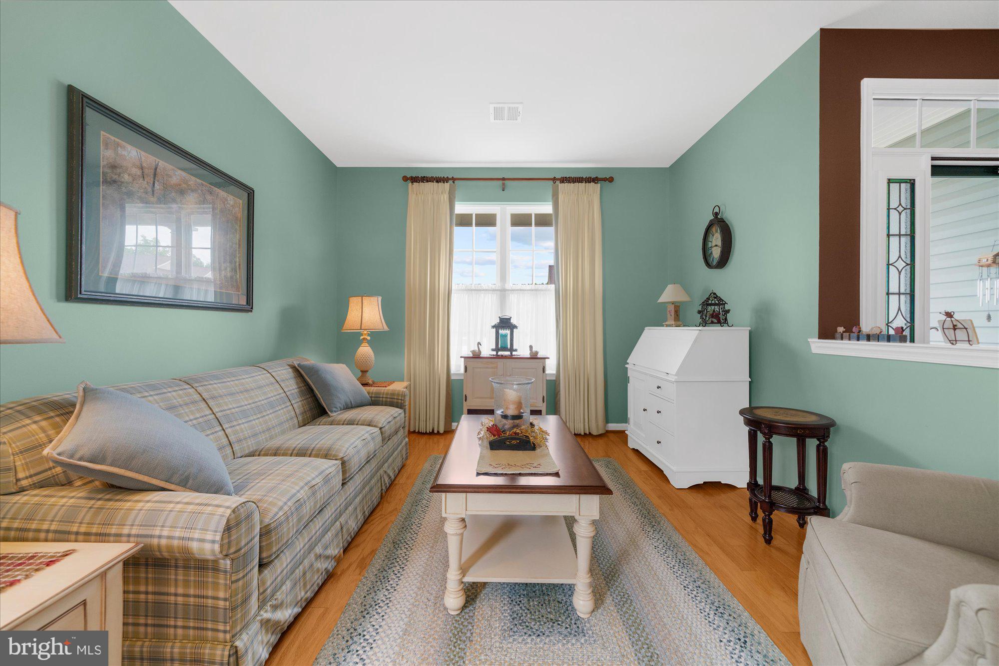 1229 CREEKSIDE LANE