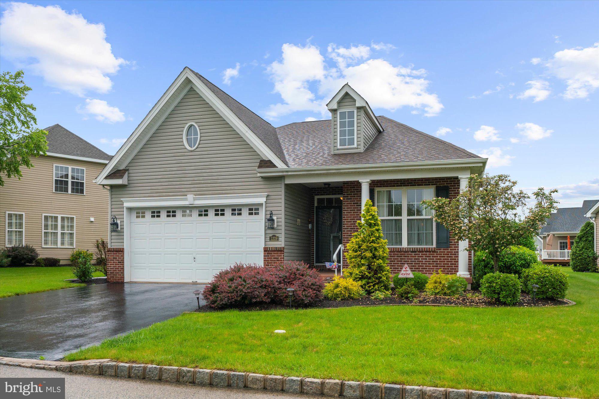 1229 CREEKSIDE LANE