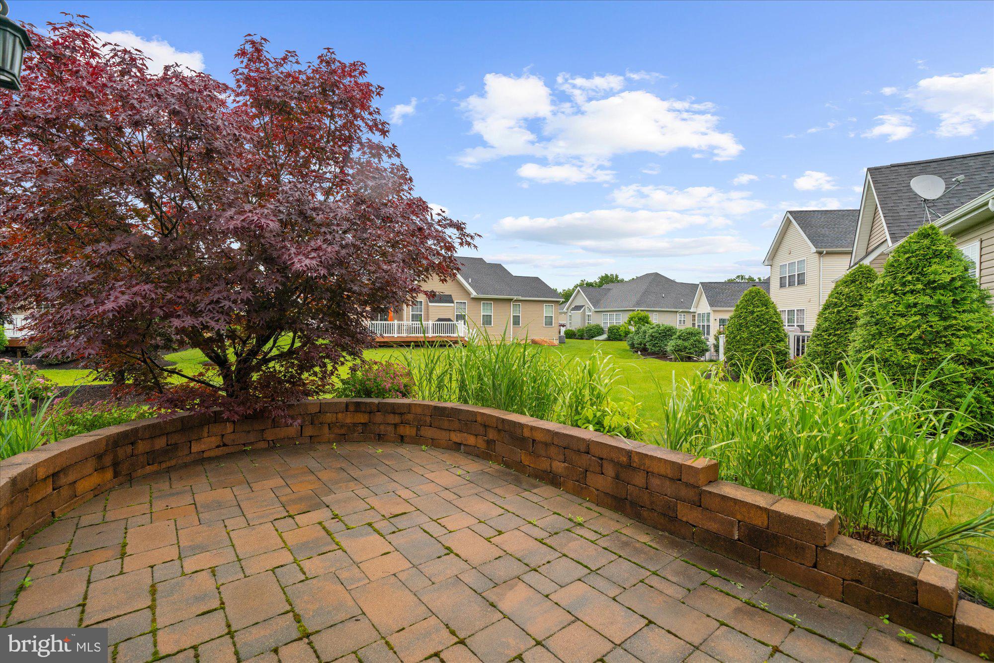 1229 CREEKSIDE LANE