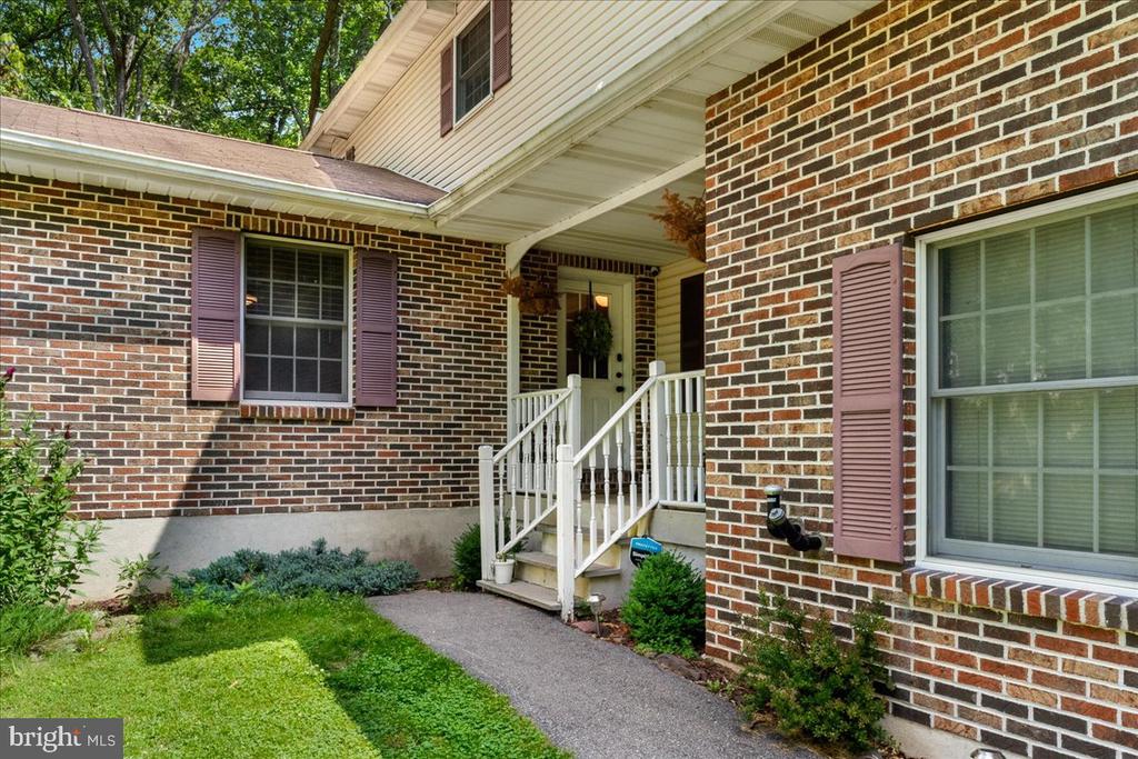 114 GREGORY COURT