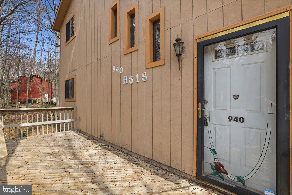 940 COUNTRY PLACE DRIVE