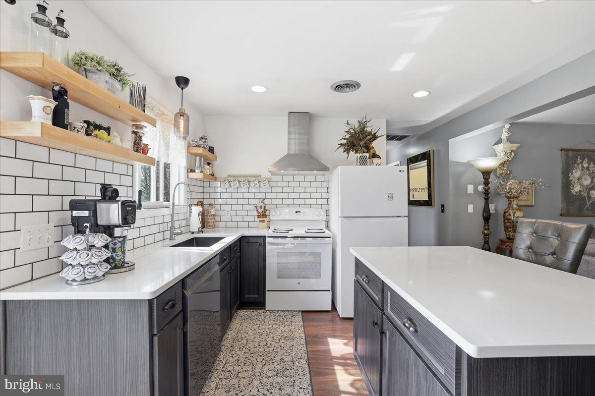 8531 HILLCREST DRIVE H49