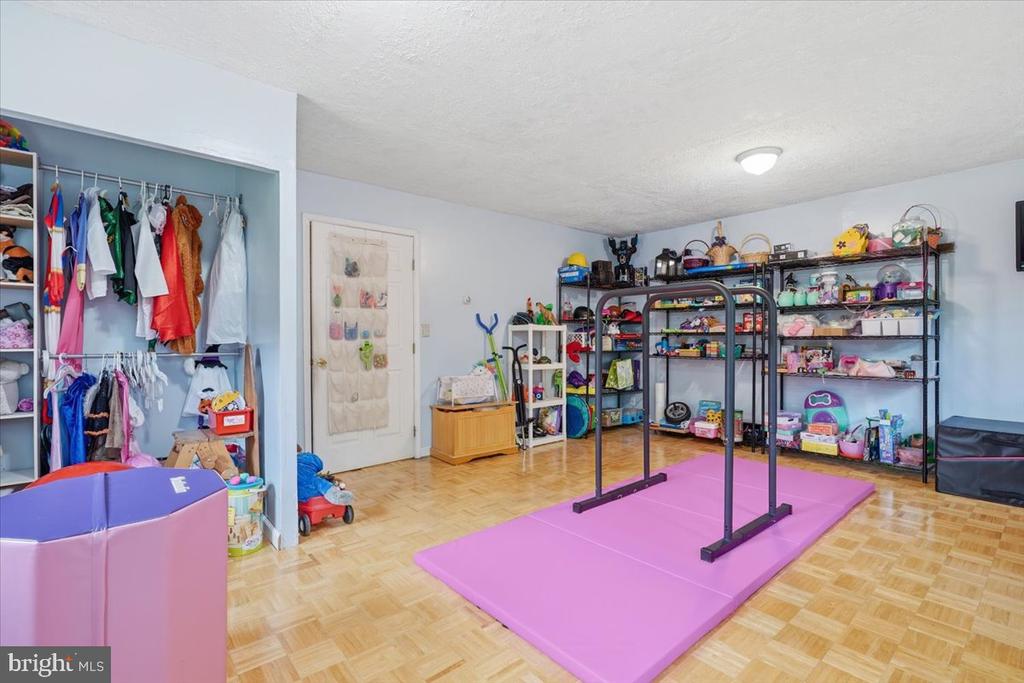 6144 STONY BROOK DRIVE