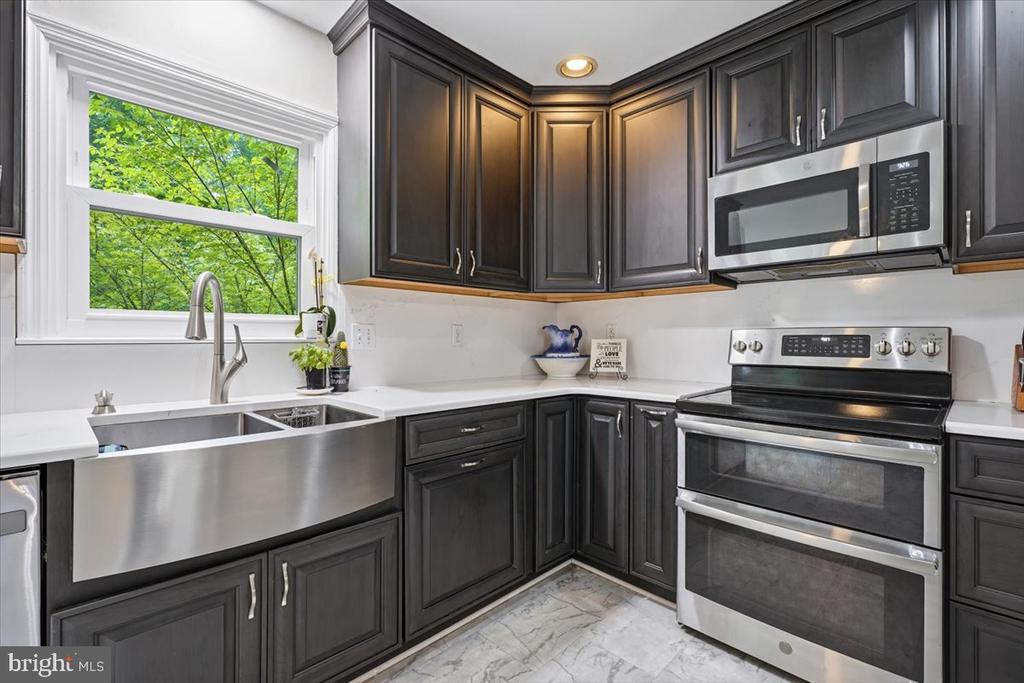 6144 STONY BROOK DRIVE
