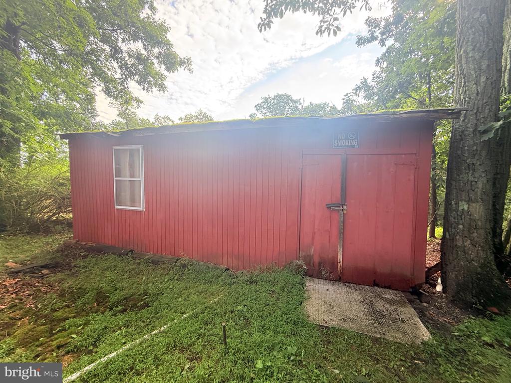 1222 VALLEY DRIVE