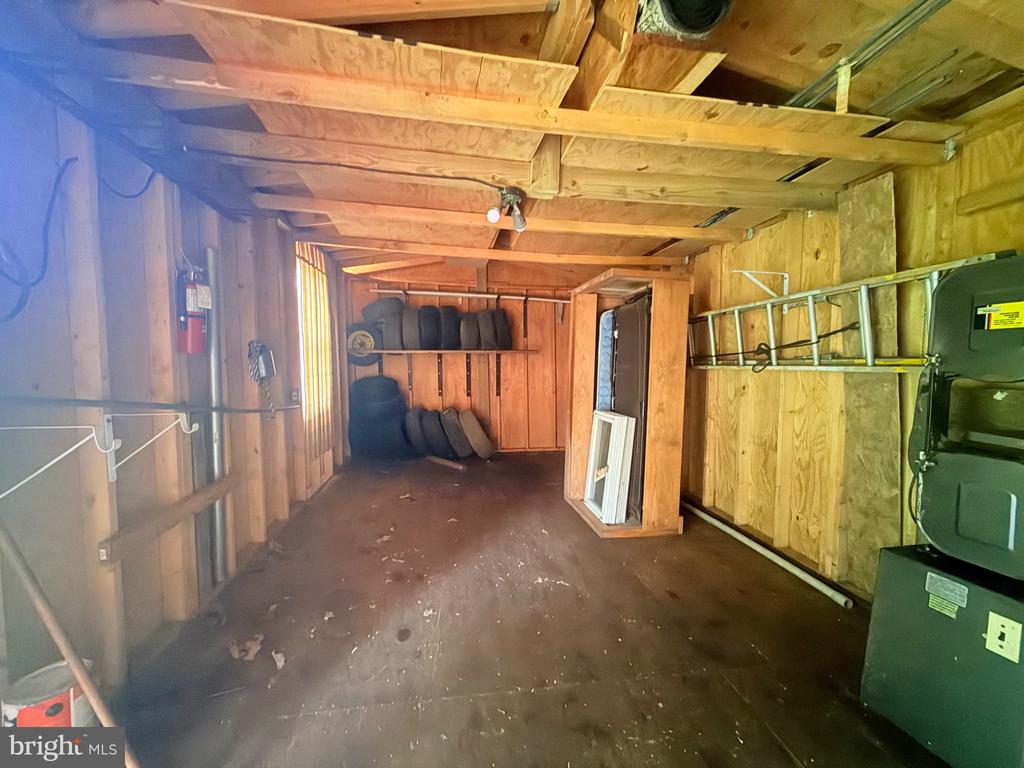 1222 VALLEY DRIVE