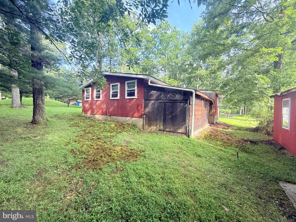 1222 VALLEY DRIVE