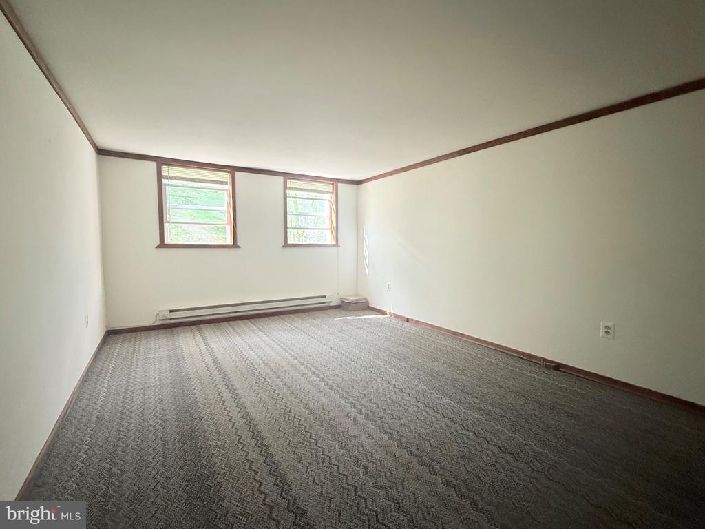 1222 VALLEY DRIVE