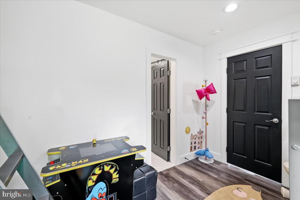 5121 EAGLE PLACE