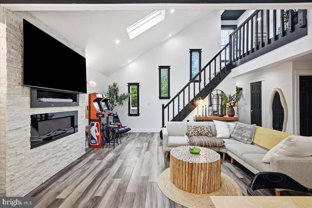 5121 EAGLE PLACE