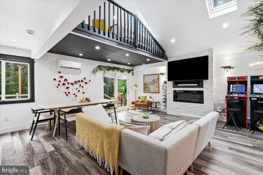 5121 EAGLE PLACE