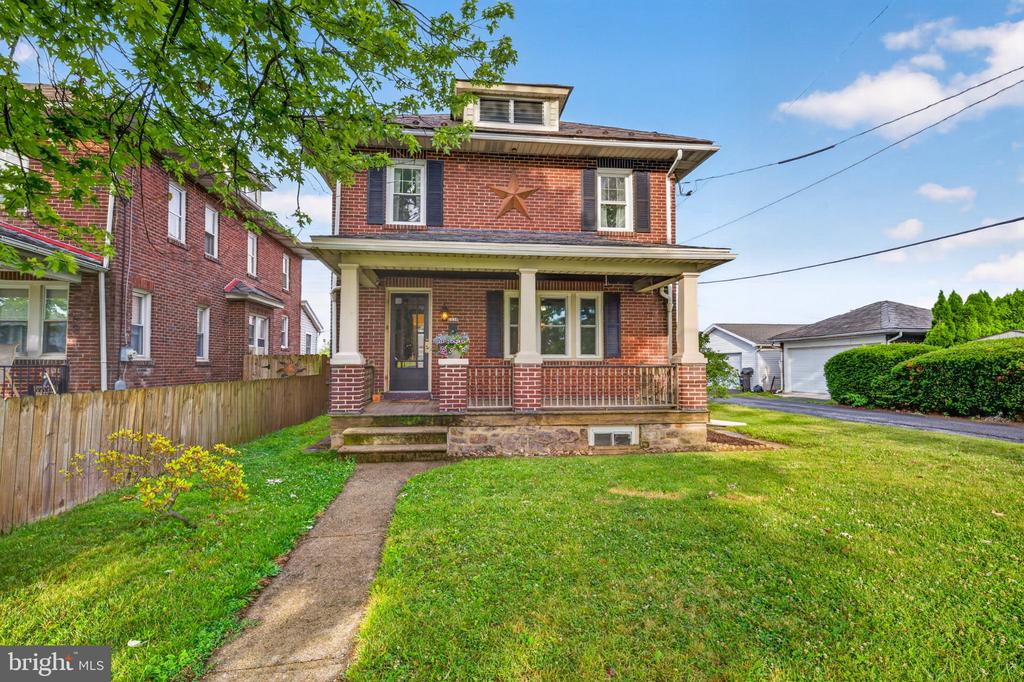 1118 MINSI TRAIL STREET