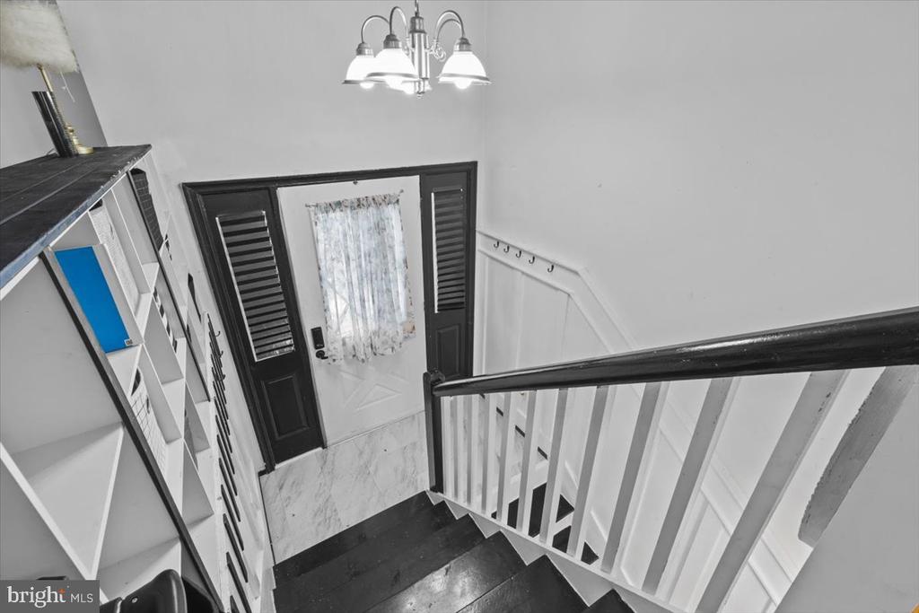 1121 STEELE CIRCLE