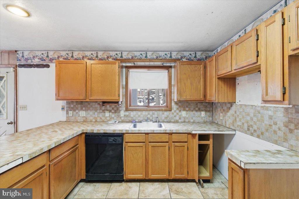 5695 DECKER ROAD