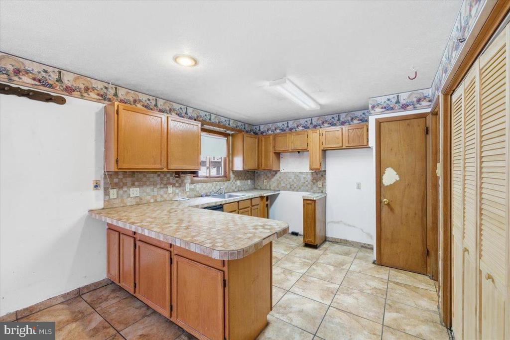 5695 DECKER ROAD
