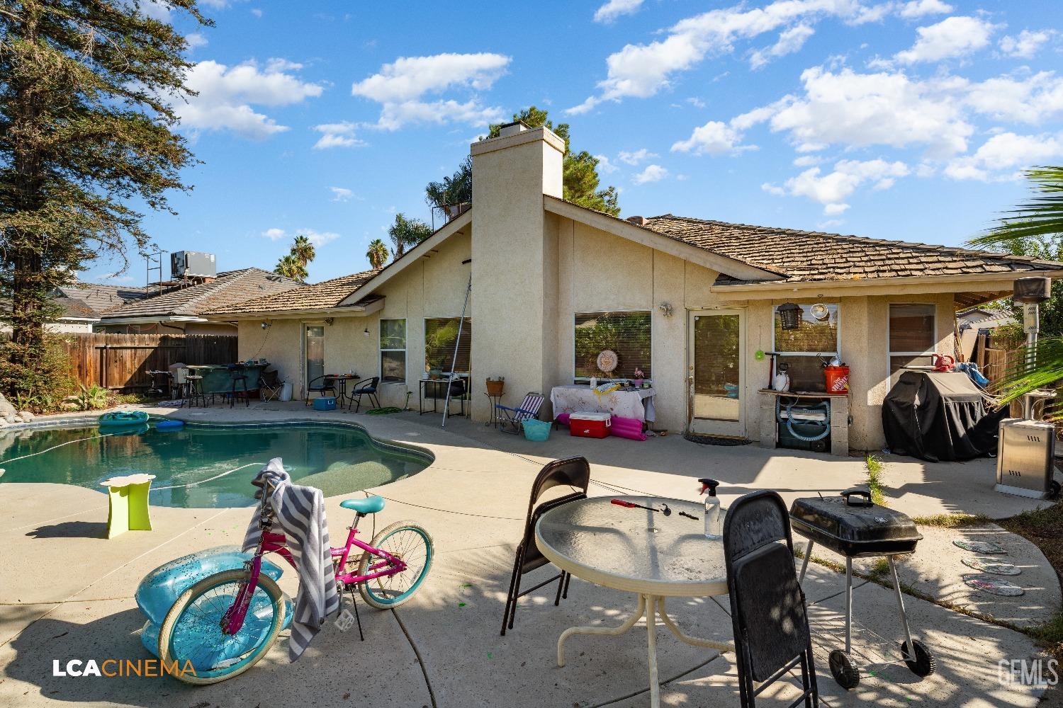 9812 Vanessa Avenue