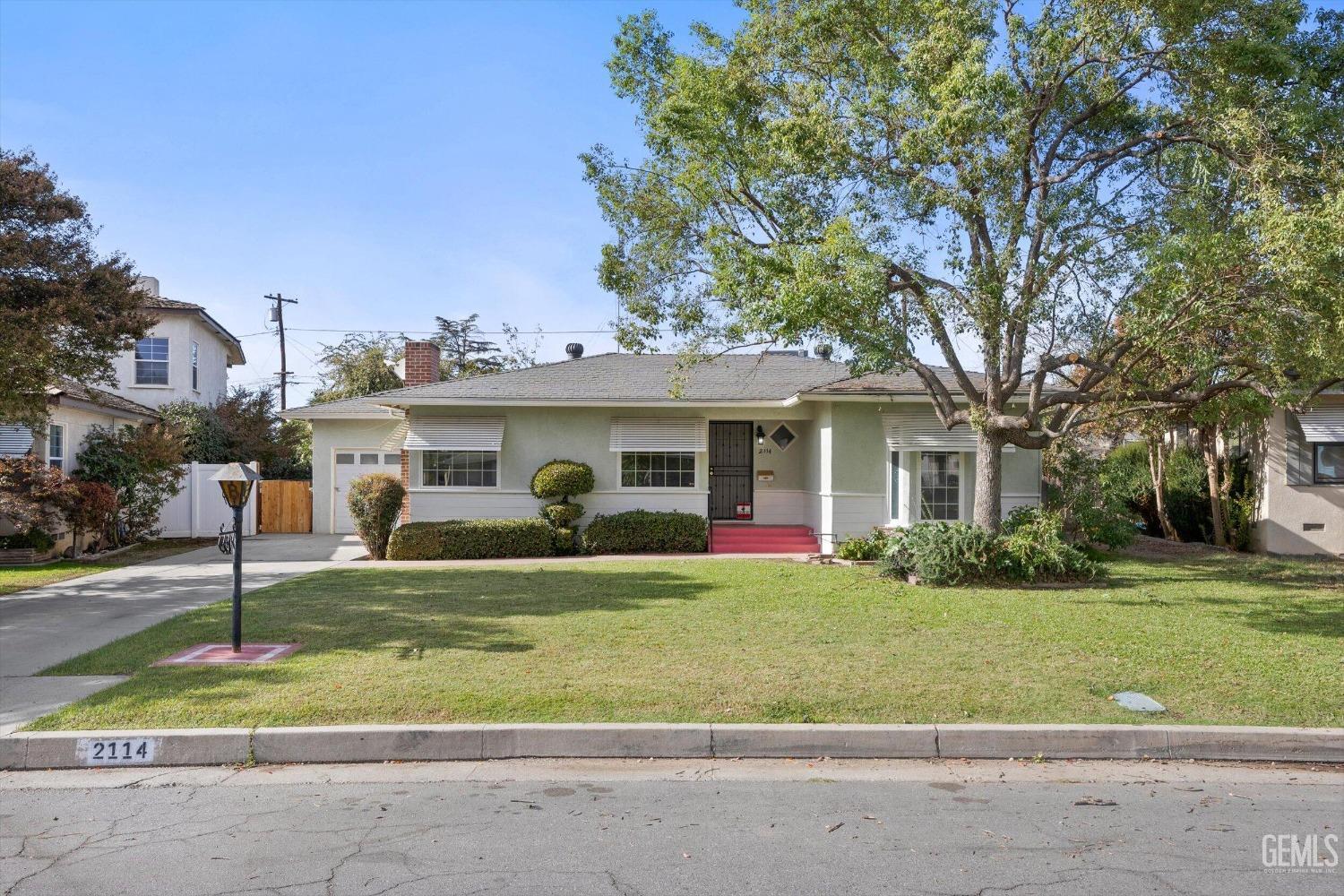 2114 Sacramento Street