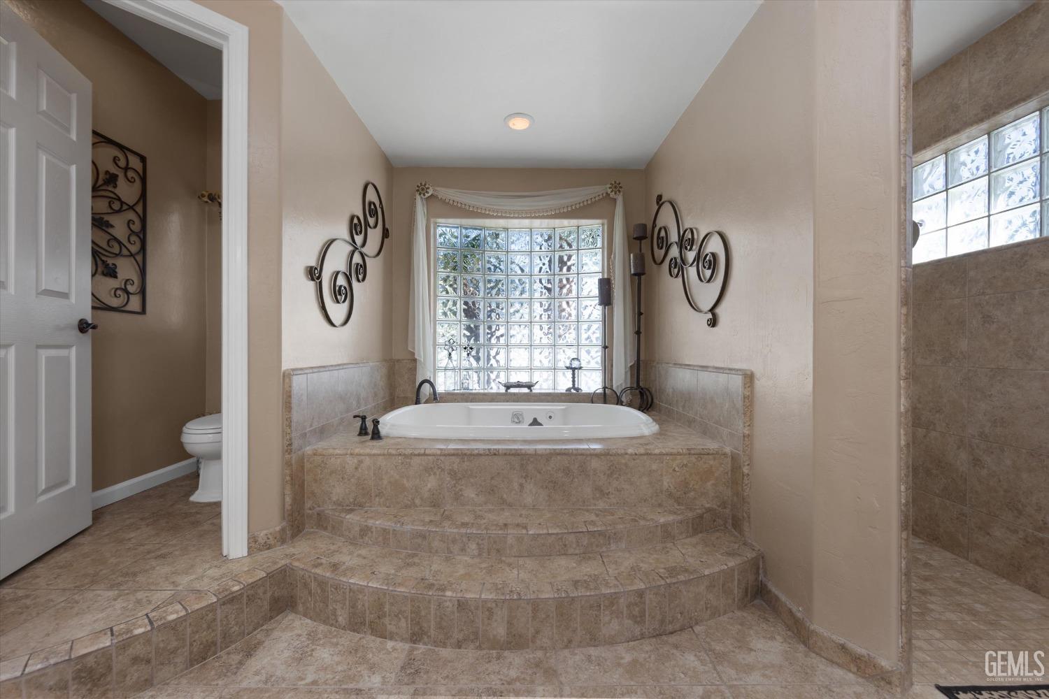 1000 Sungro Way