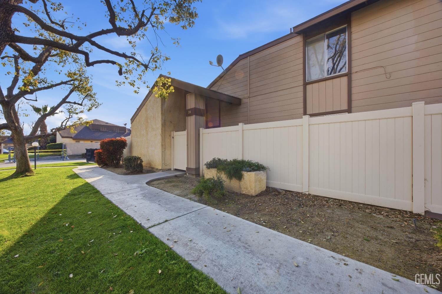5300 Dunsmuir Road Unit: 20