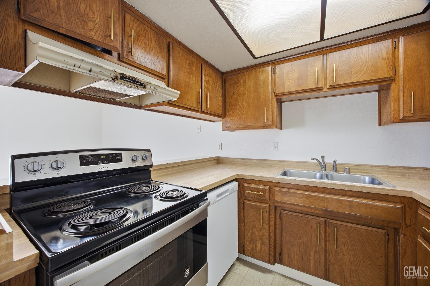 5300 Dunsmuir Road Unit: 20