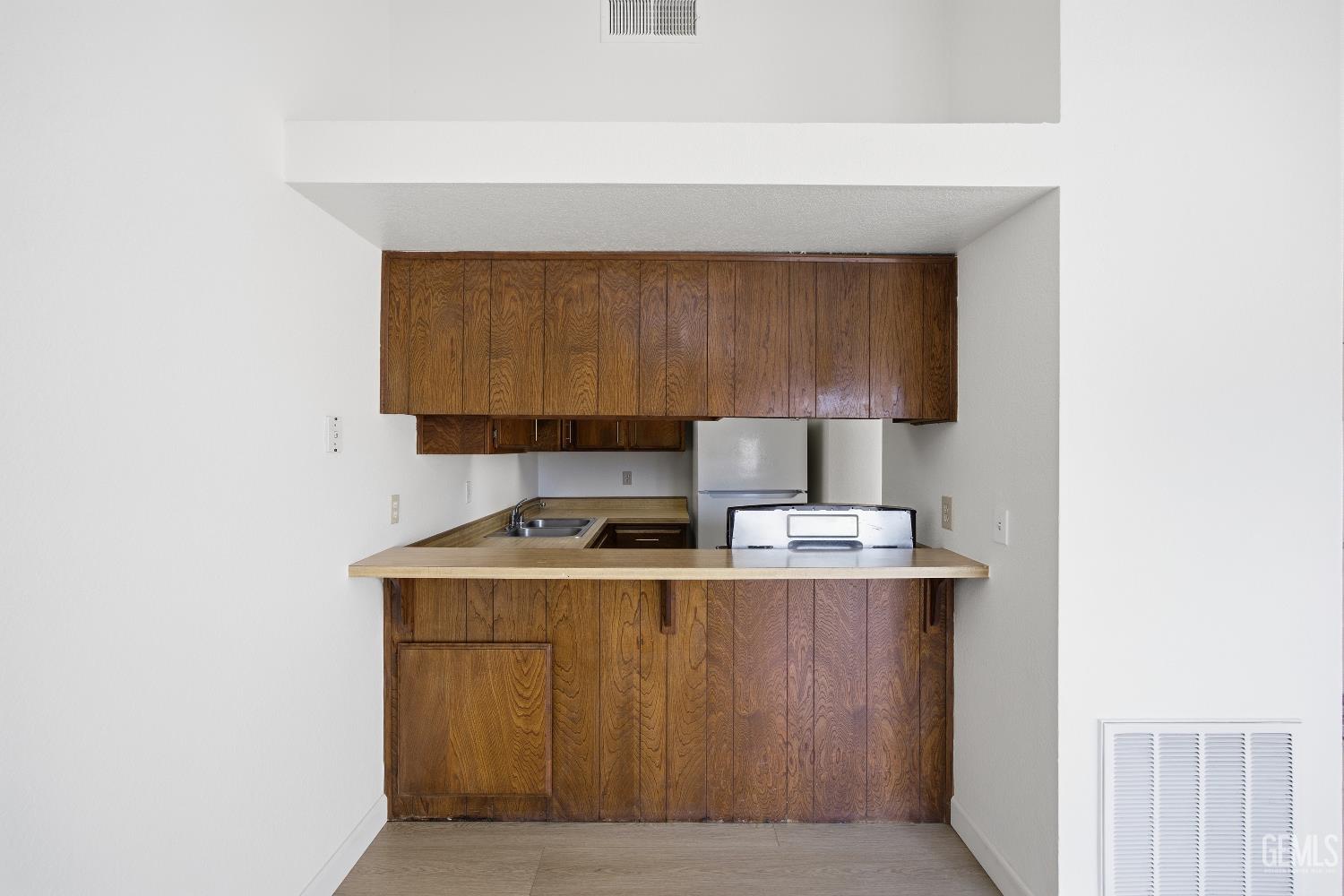 5300 Dunsmuir Road Unit: 20