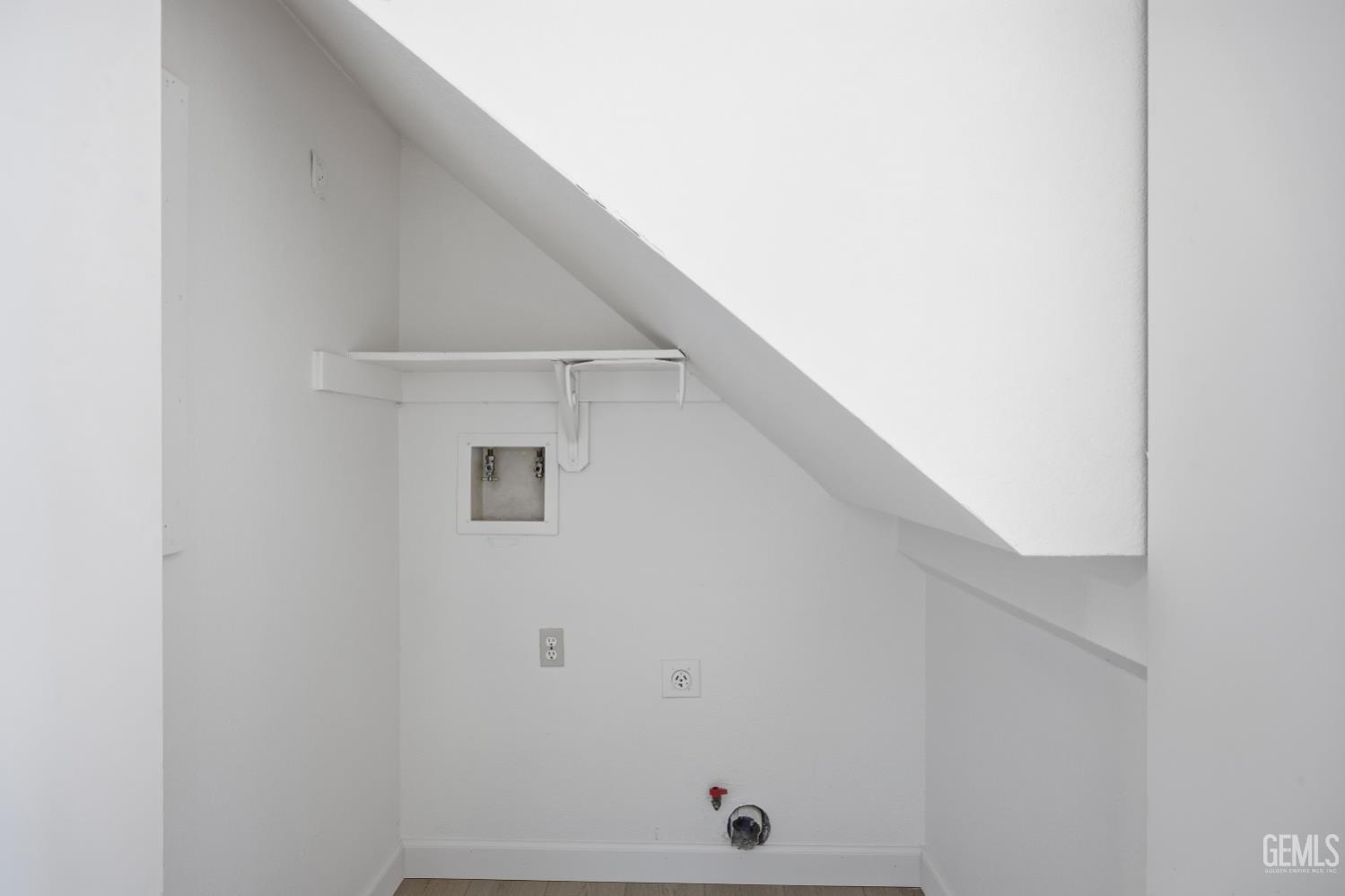 5300 Dunsmuir Road Unit: 20