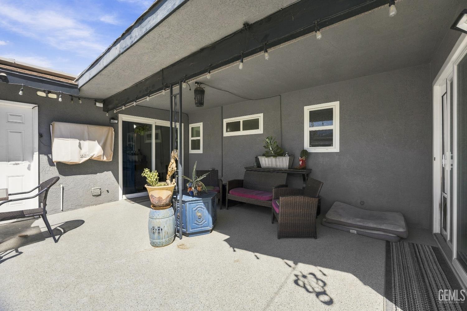 605 Hewlett Street
